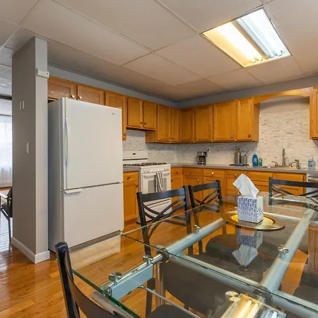 Central 3 Bed 1 Bath In Historic Building
